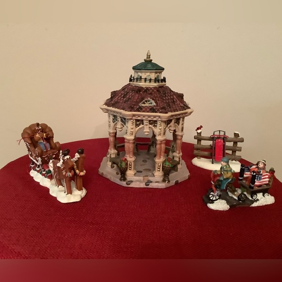 Christmas Gazebo and figurines, non lighting. - Picture 1 of 1